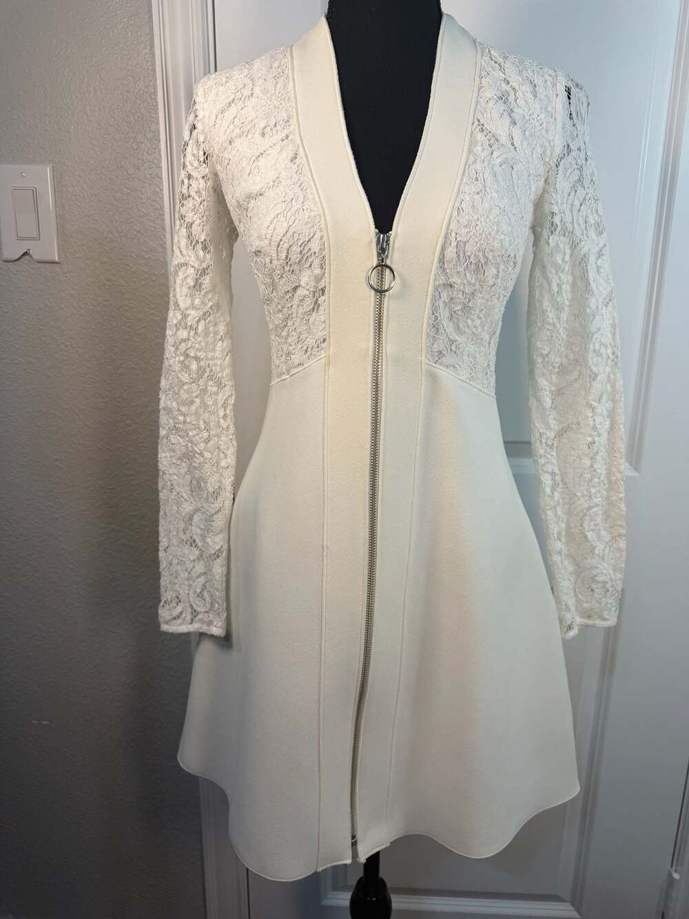 Lover the Brand Violet Ivory Lace Long Sleeve Ring Zip Front Mini Dress Size 6